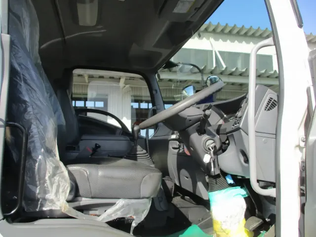 いすゞ フォワード QPG-FVR34U2(2WD)の写真13