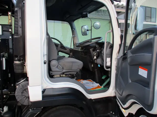 いすゞ フォワード TKG-FRR90S2(2WD)の写真9