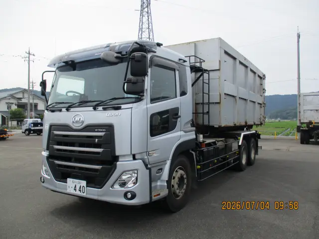 ＵＤ クオン 2PG-CW5BL改(6x4)の写真1