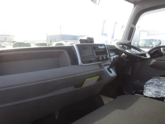 三菱 キャンター 2PG-FEB50(2WD)の写真13