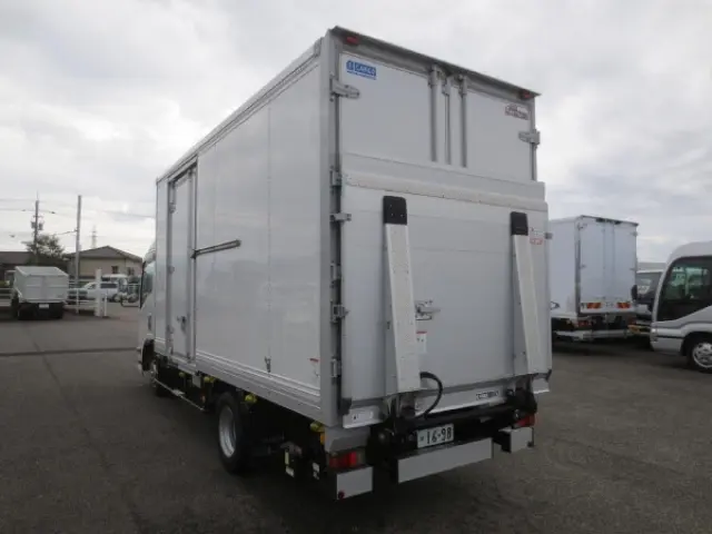 いすゞ エルフ 2RG-NLR88AN(2WD)の写真5