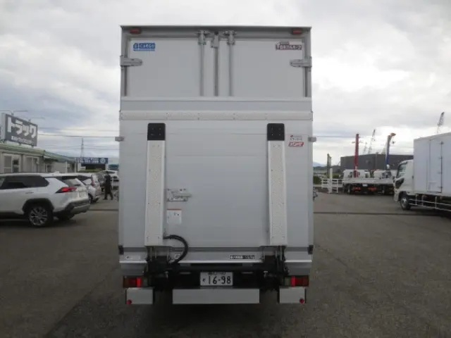 いすゞ エルフ 2RG-NLR88AN(2WD)の写真7