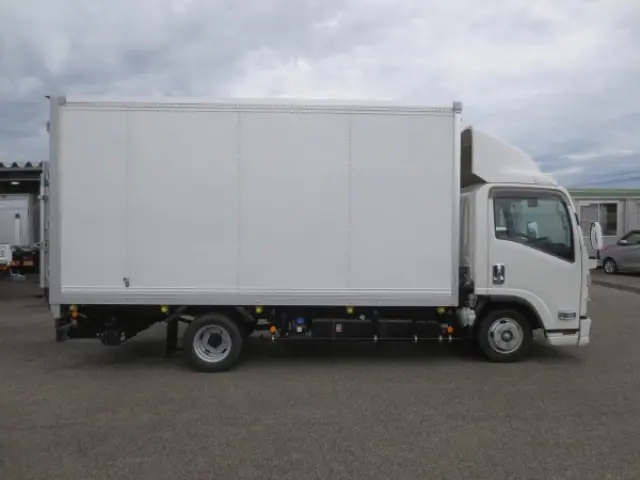 いすゞ エルフ 2RG-NLR88AN(2WD)の写真9