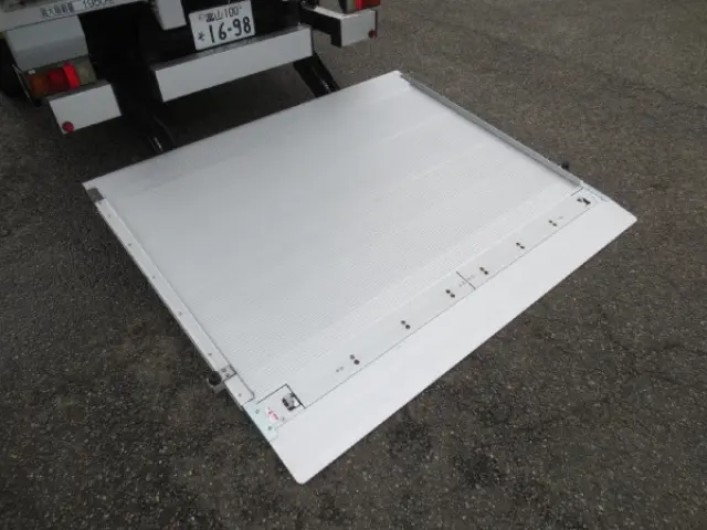 いすゞ エルフ 2RG-NLR88AN(2WD)の写真13
