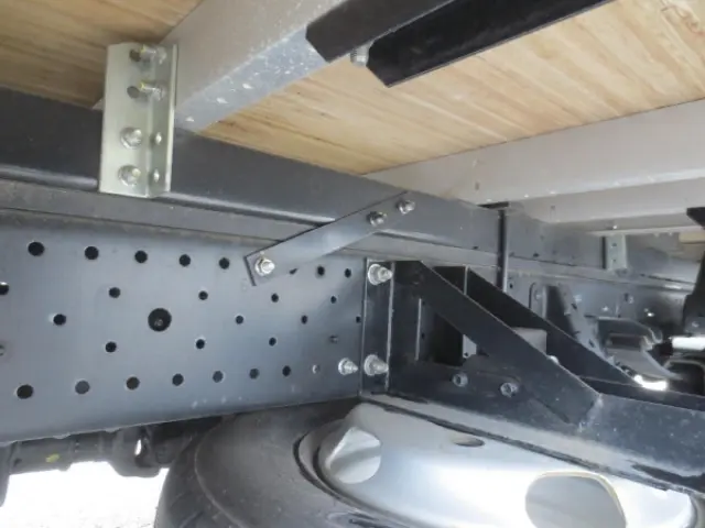いすゞ エルフ 2RG-NLR88AN(2WD)の写真14