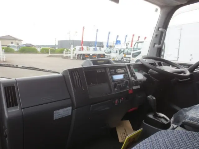 いすゞ エルフ 2RG-NLR88AN(2WD)の写真16