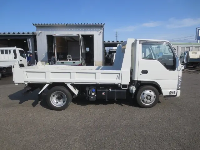 いすゞ エルフ 2RG-NJR88AN(2WD)の写真8