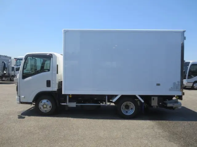 いすゞ エルフ 2RG-NMR88M(2WD)の写真9