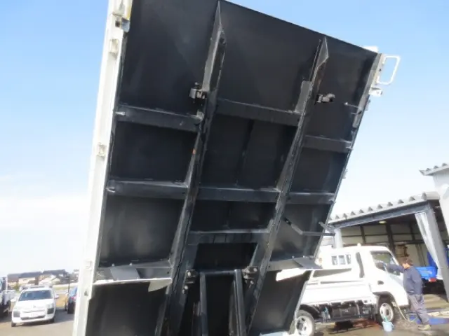 いすゞ エルフ 2RG-NJR88AN(2WD)の写真12