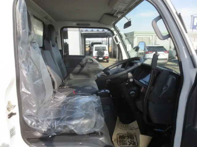 いすゞ エルフ 2RG-NJR88AN(2WD)の写真14