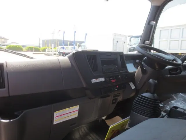 いすゞ エルフ 2RG-NMR88M(2WD)の写真14