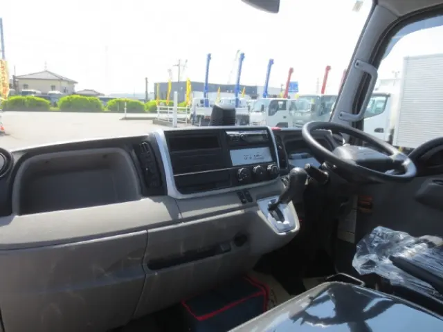 三菱 キャンター 2RG-FEAV0(2WD)の写真15
