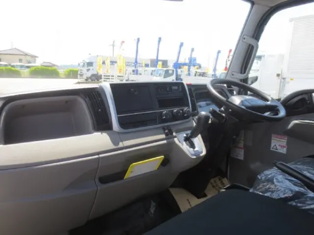 三菱 キャンター TPG-FEA50(2WD)の写真15