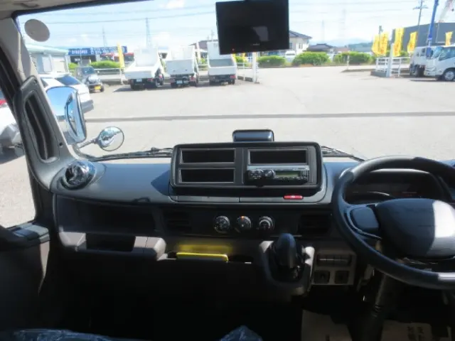 三菱 キャンター 2RG-FBA20(2WD)の写真14