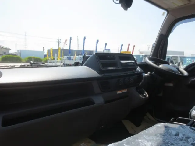 三菱 キャンター 2PG-FEB80(2WD)の写真15