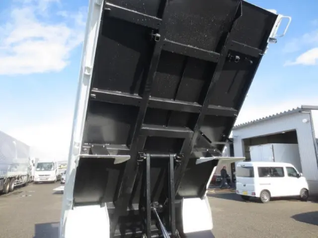 三菱 キャンター 2RG-FBA60(2WD)の写真12