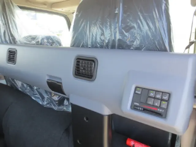 三菱 キャンター 2RG-FBA20(2WD)の写真14