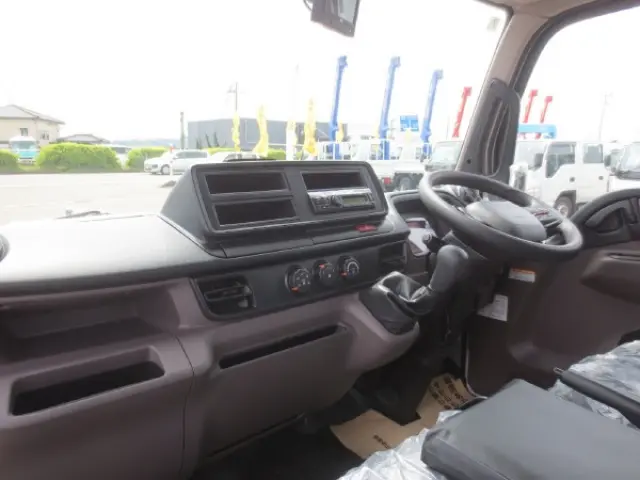 三菱 キャンター 2RG-FBA60(2WD)の写真15