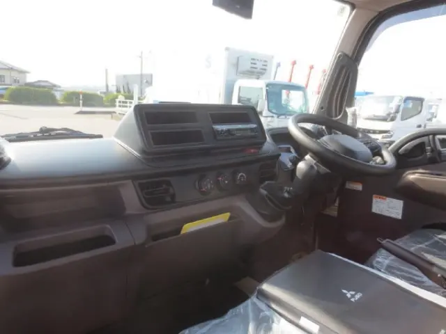 三菱 キャンター 2RG-FBA60(2WD)の写真15