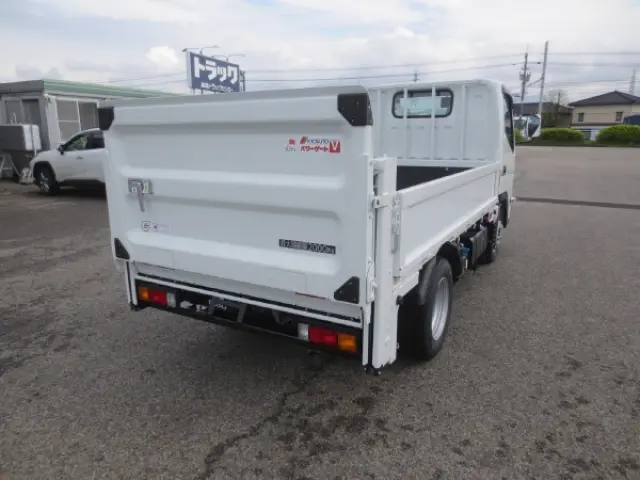 三菱 キャンター 2RG-FBA20(2WD)の写真4