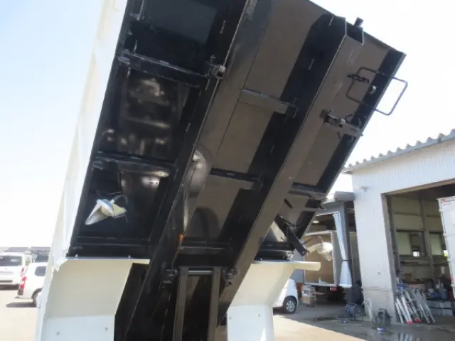三菱 キャンター 2RG-FBA60(2WD)の写真12