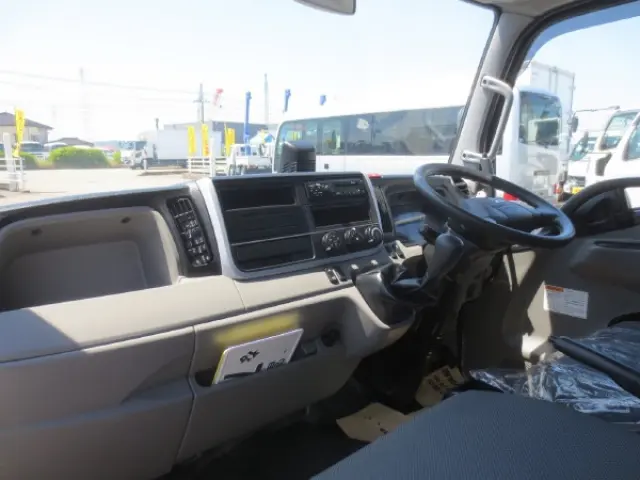 三菱 キャンター 2RG-FBA60(2WD)の写真15