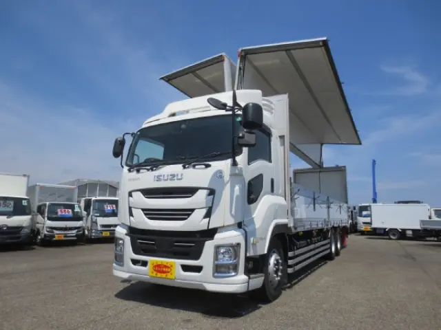 いすゞ ギガ QKG-CYL77B(6x2)の写真1