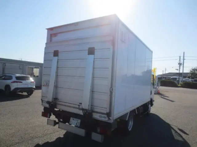 いすゞ エルフ BKG-NPR85AN(2WD)の写真4