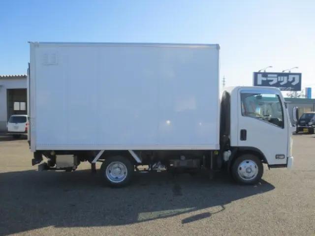 いすゞ エルフ BKG-NPR85AN(2WD)の写真9