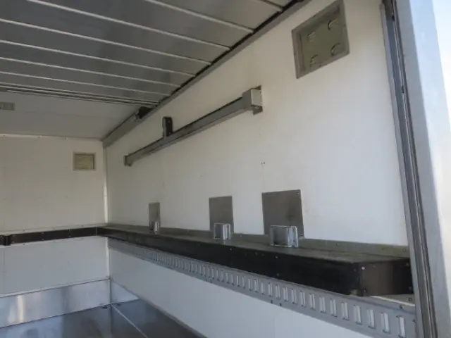 いすゞ エルフ BKG-NPR85AN(2WD)の写真12