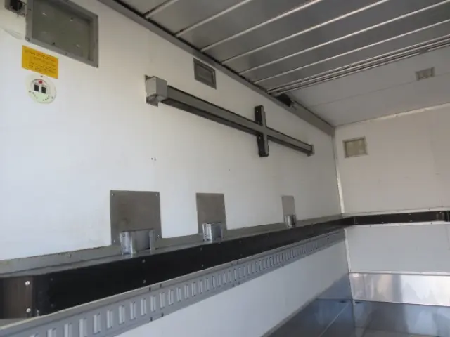 いすゞ エルフ BKG-NPR85AN(2WD)の写真13