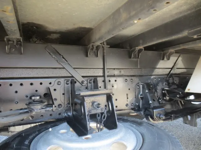 いすゞ エルフ BKG-NPR85AN(2WD)の写真15