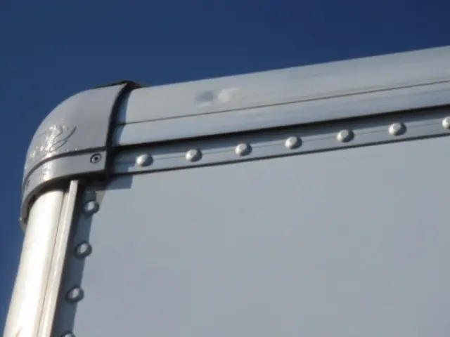 いすゞ エルフ BKG-NPR85AN(2WD)の写真21