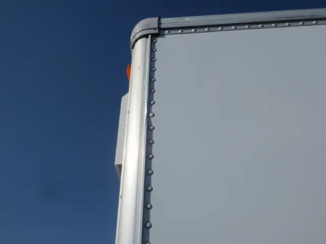 いすゞ エルフ BKG-NPR85AN(2WD)の写真22