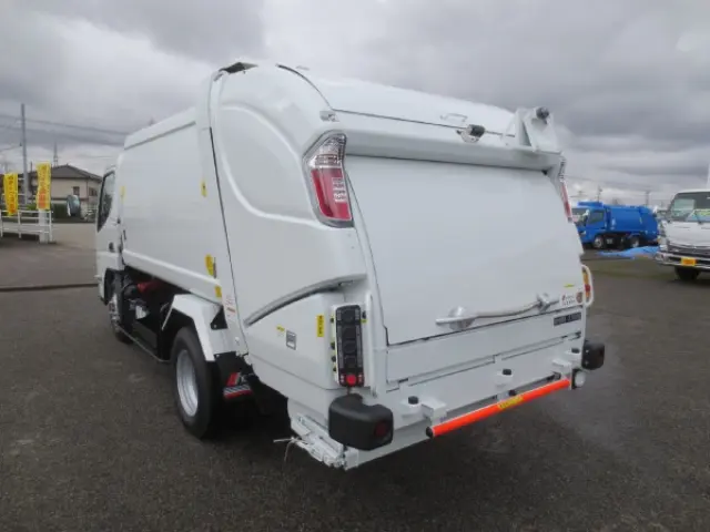 三菱 キャンター 2RG-FEAV0(2WD)の写真5