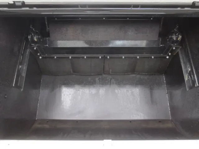 三菱 キャンター 2RG-FEAV0(2WD)の写真11