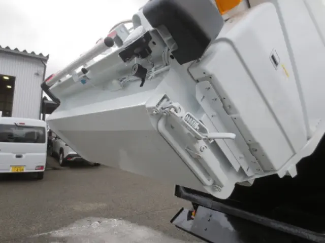 三菱 キャンター 2RG-FEAV0(2WD)の写真16