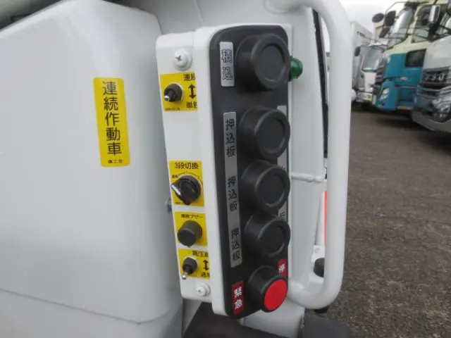 三菱 キャンター 2RG-FEAV0(2WD)の写真18