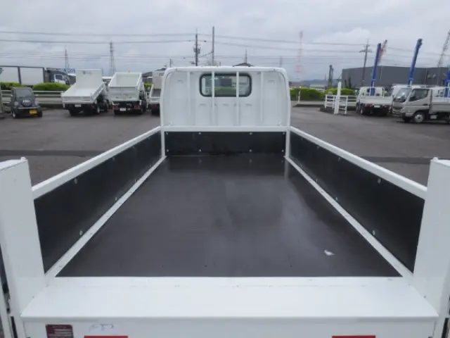 三菱 キャンター 2RG-FBAV0(2WD)の写真10