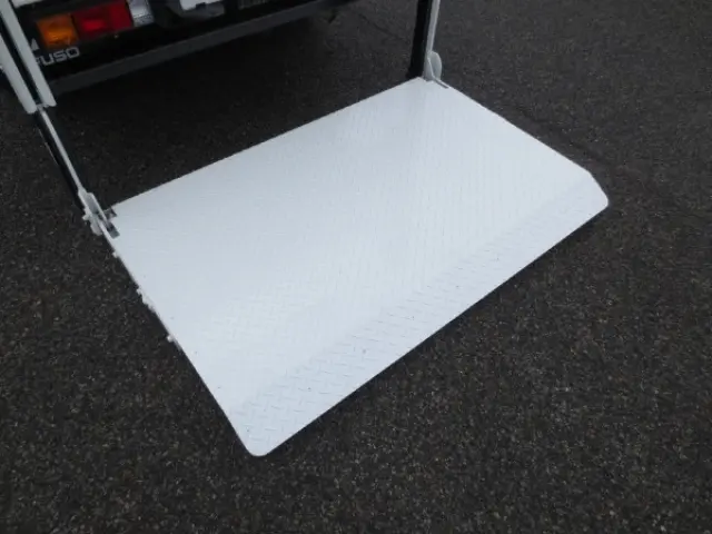 三菱 キャンター 2RG-FBAV0(2WD)の写真11