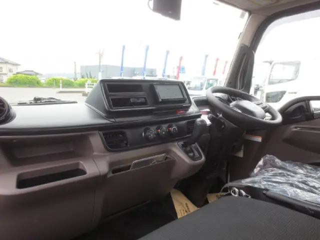 三菱 キャンター 2RG-FBAV0(2WD)の写真14