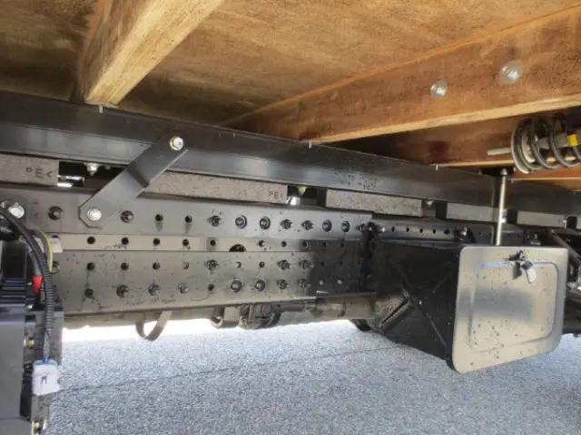 三菱 キャンター 2PG-FEB80(2WD)の写真15