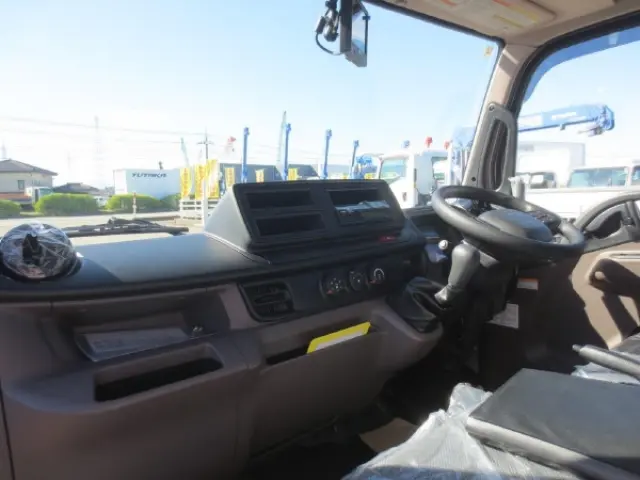 三菱 キャンター 2RG-FBA60(2WD)の写真15