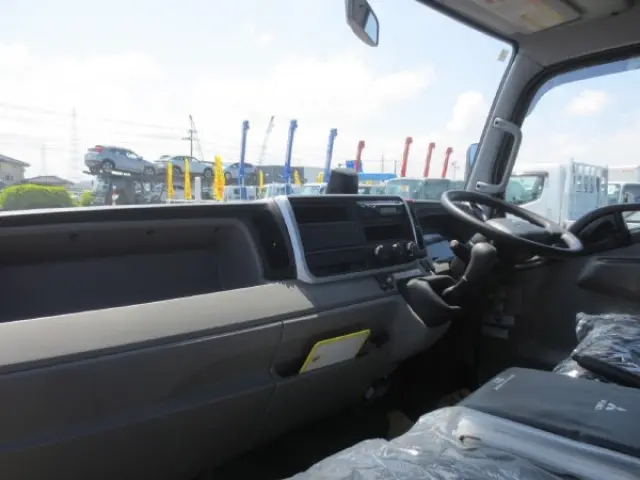 三菱 キャンター 2PG-FEB80(2WD)の写真17