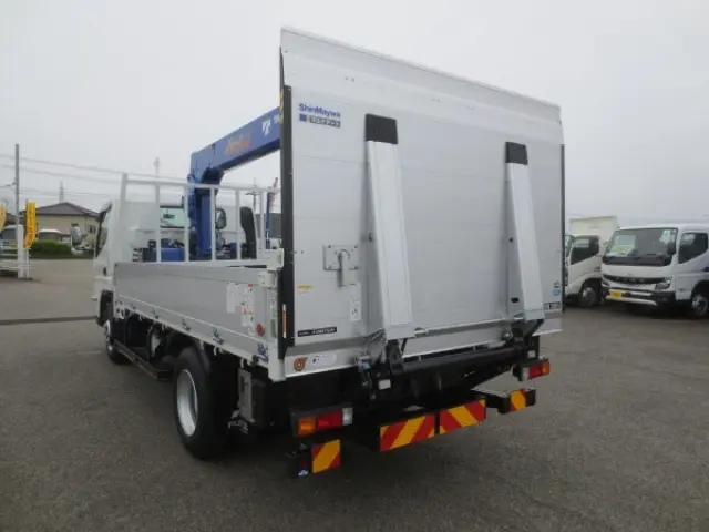 三菱 キャンター 2PG-FEB90(2WD)の写真5