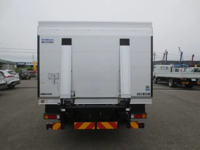 三菱 キャンター 2PG-FEB90(2WD)の写真7