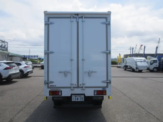 いすゞ エルフ 2TG-NMR88AM(2WD)の写真7
