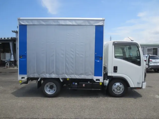 いすゞ エルフ 2TG-NMR88AM(2WD)の写真8