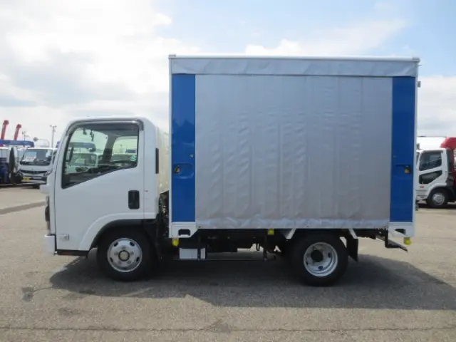 いすゞ エルフ 2TG-NMR88AM(2WD)の写真9