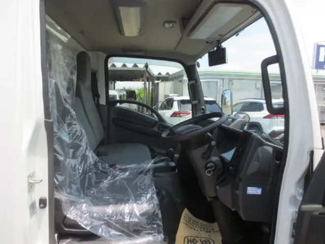 いすゞ エルフ 2TG-NMR88AM(2WD)の写真14
